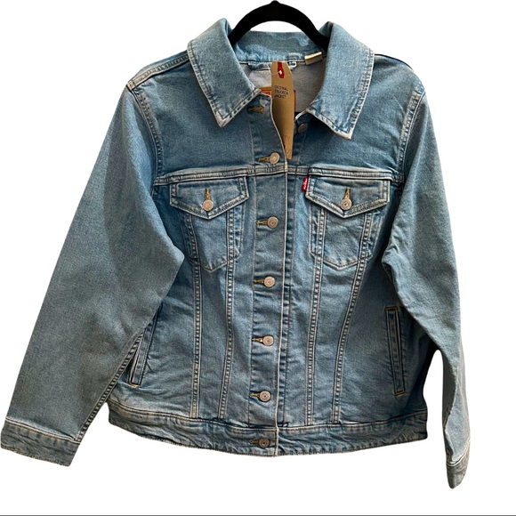 Women’s Levi's Plus Size button-down denim trucker jacket!! Size 1X!!